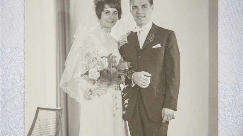 Vor 50 Jahren haben sie geheiratet – sie im Kleid mit Plauener Spitze