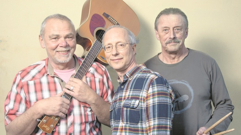 Michael Süßbrich (56, Gesang, Gitarre), Ralf Richter (61, Keyboards) und Uwe Lippmann (62, Schlagzeug), von links, gehören zur Musikbrigade Stöckel.