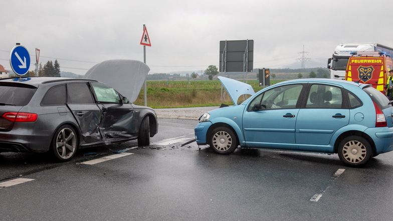 Drei Verletzte bei Unfall auf der B98 bei Putzkau
