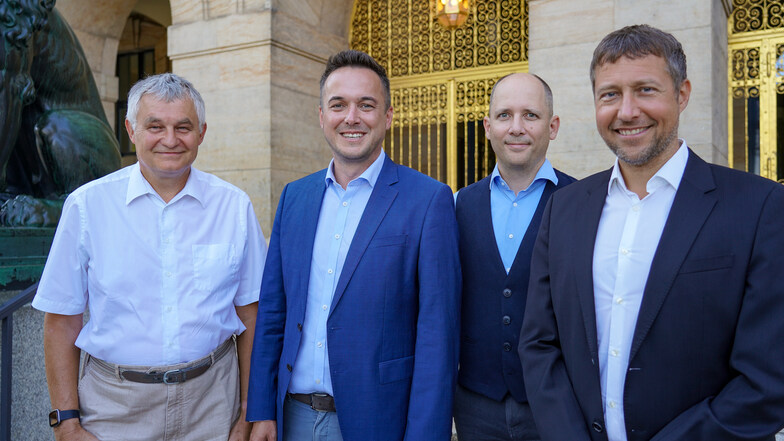 Bilden die neue  FDP/FB-Fraktion: Michael Hauck (v.l.n.r.), Robert Malorny, Jens-Uwe Zastrow und Dynamo-Mannschaftsarzt Dr. Falk Mende.