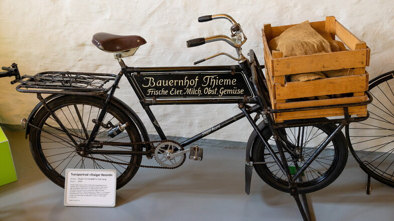 Ein historisches Transportrad aus dem Jahr 1956.