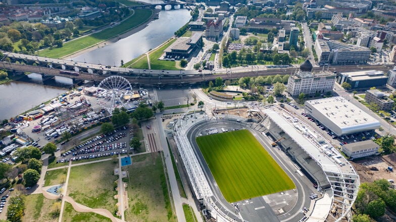 Am Heinz-Steyer-Stadion in Dresden ist nach dem AC/DC-Konzert am Mittwochabend ein Fan angegriffen worden.