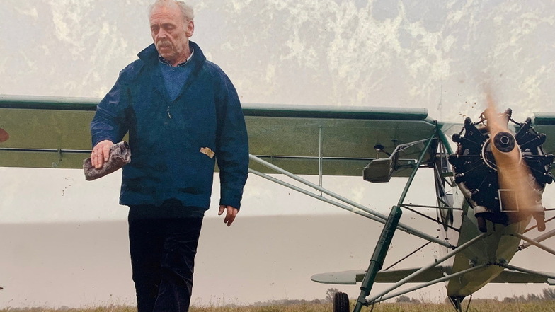 Josef Koch war der Vorbesitzer. Der Gründer des fliegenden Museums lebt jetzt wieder am Flugplatz.