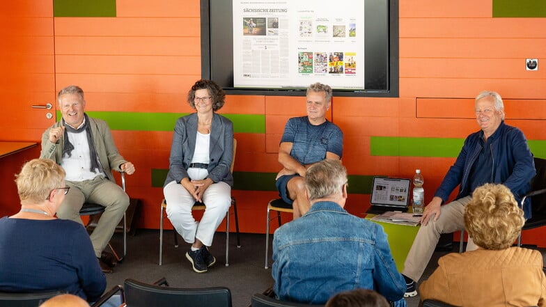 Im Dachcafé gab es eine Talkrunde mit Mitgliedern des SZ-Leserbeirates unter der Leitung von SZ-Autor Olaf Kittel (r).