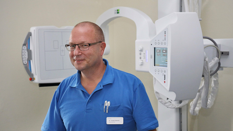 Dr. Torsten Dietrich freut sich über eine neu ausgestattete Praxis in Gröba. Eigentümer ist das Unternehmen Helios, bei dem der Chirurg angestellt ist.