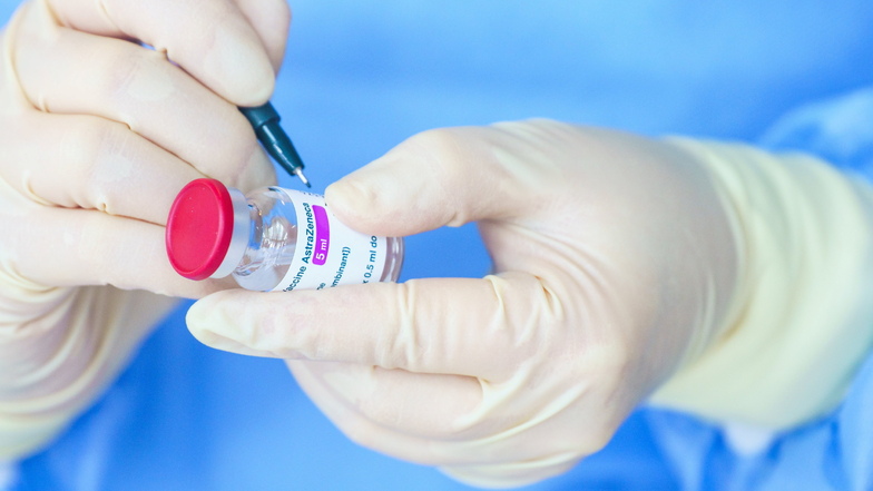 Das Deutsche Rote Kreuz in Sachsen hat 22.000 weitere freie Impftermine für den Wirkstoff Astrazeneca freigeschaltet.