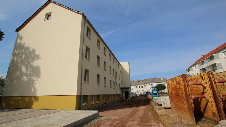 In der hinteren Hälfte des ehemaligen Ungarnblocks sind nur noch Restarbeiten für den Innenausbau notwendig. Wer will, kann sich die modernen Wohnungen am 3. September ansehen.