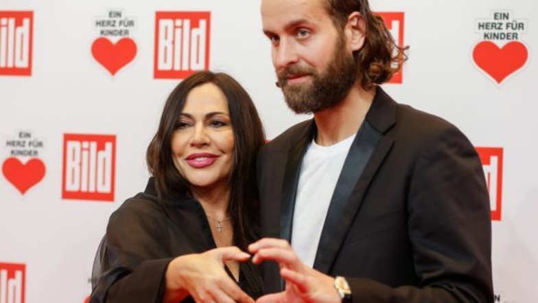 Schauspielerin Simone Thomalla (56) und Handballer Silvio Heinevetter (36) haben sich nach zwölf Jahren Beziehung getrennt.