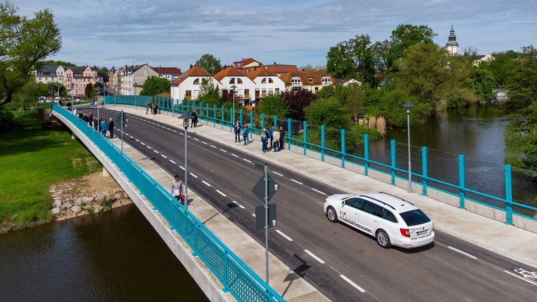 Seit Freitag rollt der Verkehr auf der Brücke Schillerstraße. Die Pläne für die zweite Muldenquerung gibt es seit über 100 Jahren.
