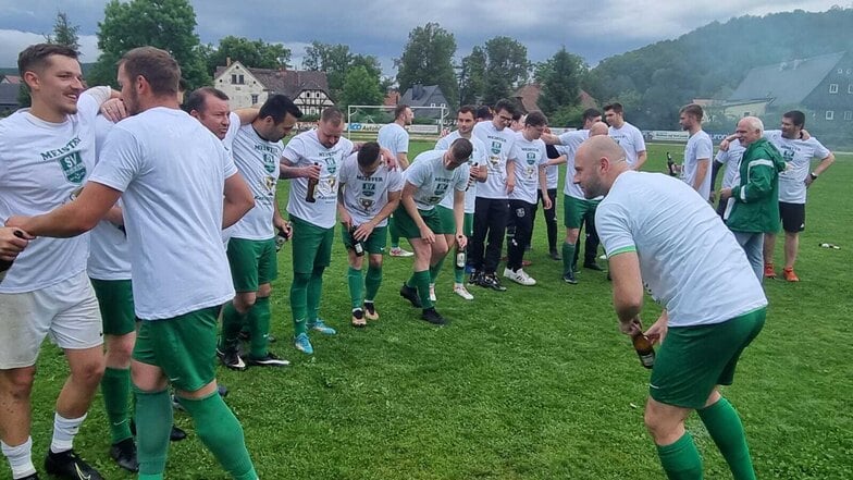 Neueibau feiert den Fußball-Kreismeistertitel auch ohne Spiel