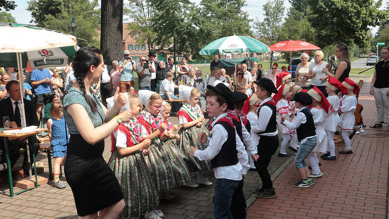 Der 14. Sorbische Evangelische Heimattag führte 2021 nach Hoyerswerda und Bergen. Der Kindergarten Lutki in Trägerschaft der Gemeinde Elsterheide erfreute mit einem kleinen Programm.