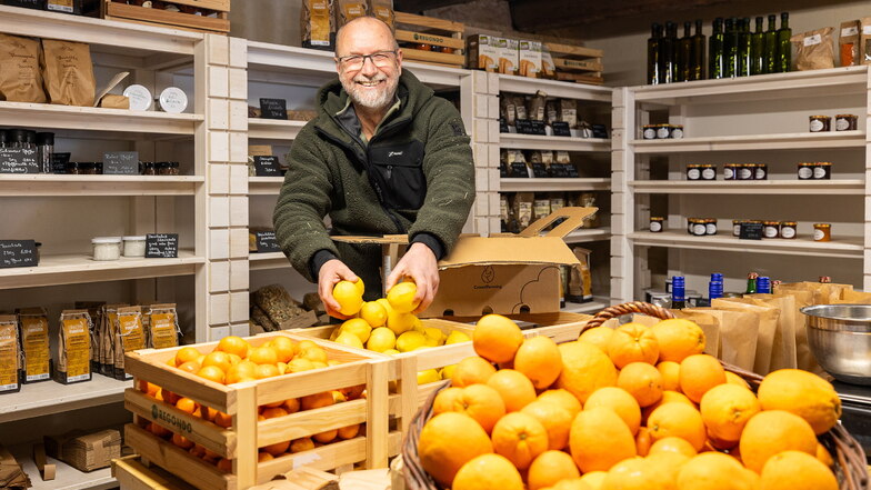 Sauer macht lustig - und glücklich: Im Hofladen verkauft Thomas Spindler derzeit Zitrusfrüchte von einem Crowdfarming-Projekt aus Spanien. Alle Waren im Hofladen bezieht er direkt vom Produzenten, ohne Zwischenhändler.