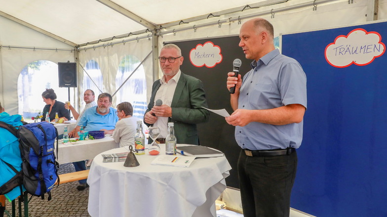Aus dem von Thomas Hempel (rechts) und Andreas Bergs moderierten Demokratischen Frühstück und  der Demokratischen Suppenküche geht der neue Verein "Zukunft Hirschfelde" hervor.
