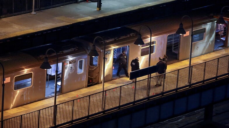 Mindestens ein Toter bei Schüssen in New Yorker U-Bahn