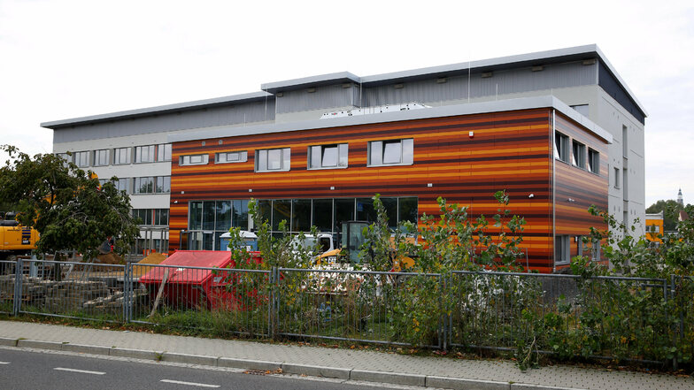 Die 2. Oberschule Kamenz bekommt nach der Sanierung den neuen Namen „Oberschule an der Elsteraue Kamenz“. Das beschloss jetzt der Kreistag.