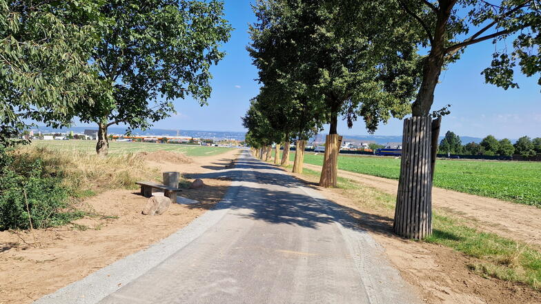 Vor den Toren von Bannewitz wurde ein Gehweg zu einem kombinierten Fuß- und Radweg umfunktioniert.