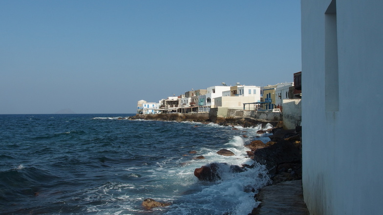 Blick auf den Ort Mandraki auf der Insel Nisyros. Unweit des kleinen Eilandes ereignete sich ein Seebeben.
