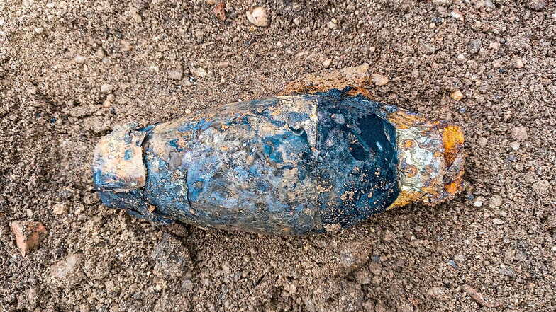 Diese Bombe und zwei weitere wurden am Mittwoch auf dem Gelände der Polizeischule in Bautzen gefunden.