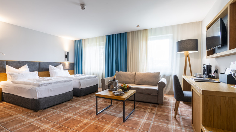 Neben gemütlichen Zimmern hat das Grand Hotel Suhl zudem einen Wellnessbereich mit Innenpool, Sauna und Dampfbad sowie ein breites Angebot an Massagen und Anwendungen zu bieten.