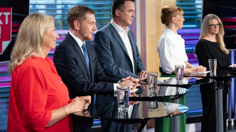 Petra Köpping (SPD, l-r), Michael Kretschmer (CDU), Robert Malorny (FDP), Katja Meier (Bündnis90/Die Grünen) und Susanne Schaper(Die Linke) bei der TV-Wahlarena des MDR.