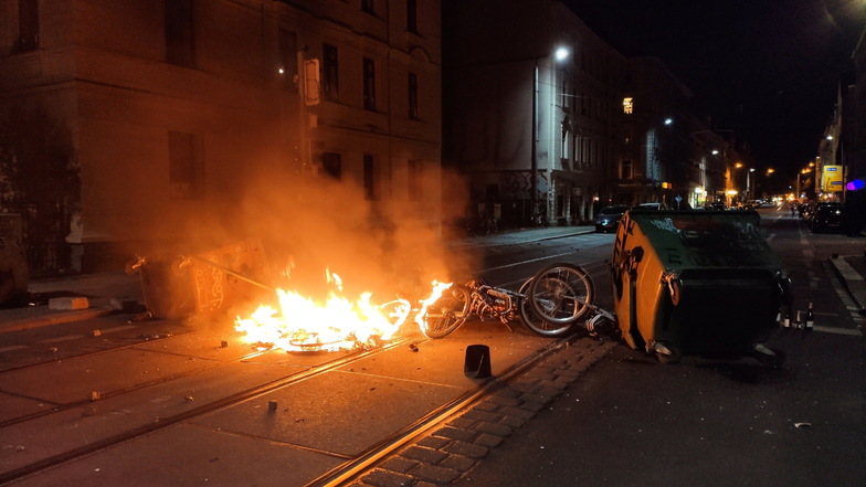 Brennende Barrikade in Leipzig-Connewitz