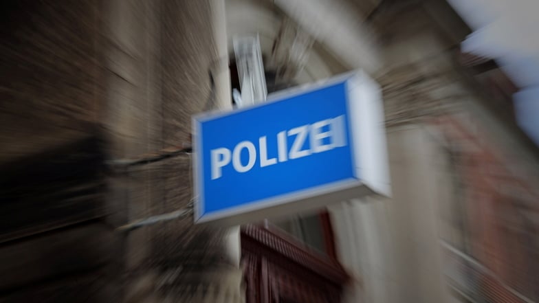 In Dresden wurde ein Paketfahrzeug gestohlen. Die Polizei fand es kurze Zeit später wieder.