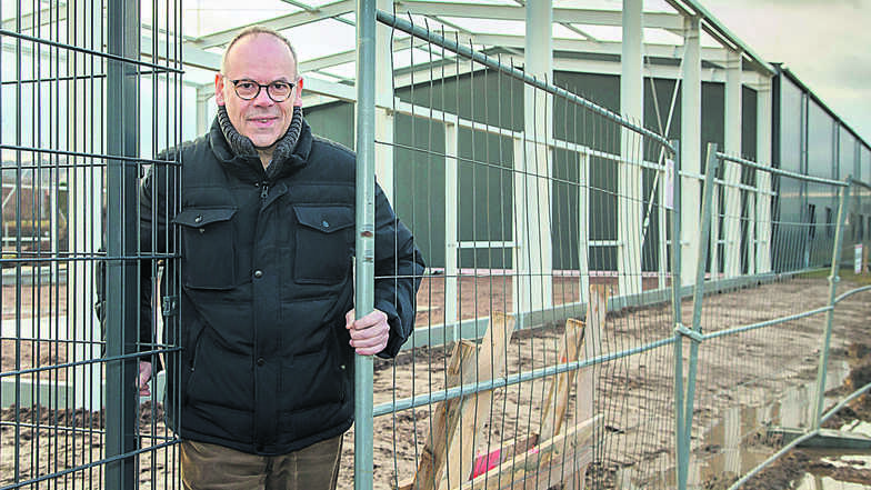 Im März soll die neue Fertigungshalle fertig sein, sagt Hollstein-Chef Andreas Altewischer.