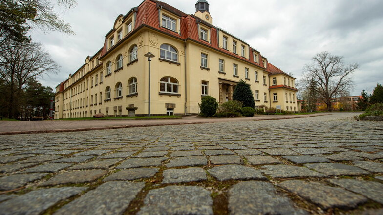Das Altenpflegeheim „Am Spitzgrund“ in der Friedewaldstraße in Coswig. Hier kam es zu einem Impfdurchbruch bei Bewohnern.
