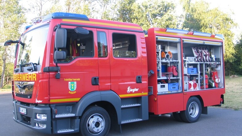 Ganzer Stolz der Feuerwehr Weißkeißel ist das neue Einsatzfahrzeug, ein Tragkraftspritzenfahrzeug Wasser mit Zusatzausrüstung. Es wurde erst in diesem Jahr in Dienst gestellt. In der Wehr wirken 19 aktive Kameraden mit.