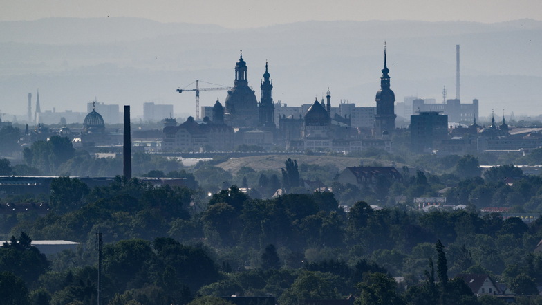 Blick auf die Innenstadt Dresdens: Im Tagesverlauf soll die Bewölkung  auch hier zunehmen.