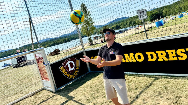 Ferdinand "Heppi" Hepper, der Chef des "Seestern" am Olbersdorfer See, hat das Soccer-Feld aus der aufgelösten Eishalle gekauft. Ab sofort kann jetzt im Strandsand Beachsoccer gespielt werden.