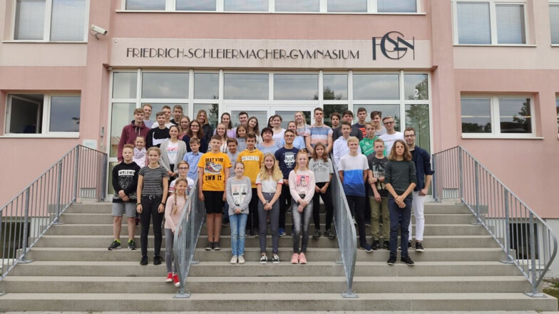 Der Schülerrat des Friedrich-Schleier-Gymnasiums ist ein großes Gremium. Er umfasst die Klassen- und Kurssprecher und ihre Stellvertreter. Zusammen 48 Gymnasiasten.