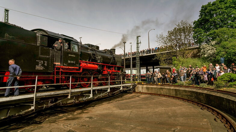 Auf der Drehscheibe können Besucher die Lokomotiven von allen Seiten aus bestaunen.