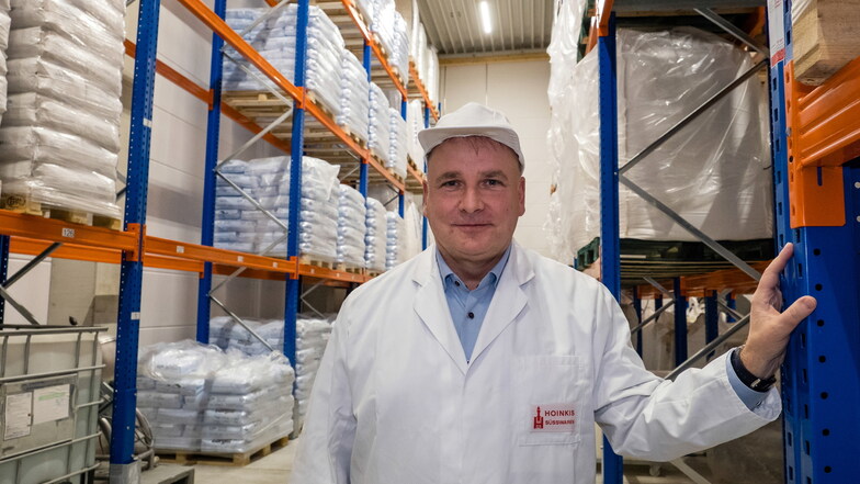Mathias Hoinkis, Geschäftsführer der Süßwarenfabrik Rudolf Hoinkis GmbH, in der neuen Lagerhalle.