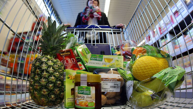 Laut Foodwatch tun Supermärkte zu wenig gegen den Einsatz von Pestiziden