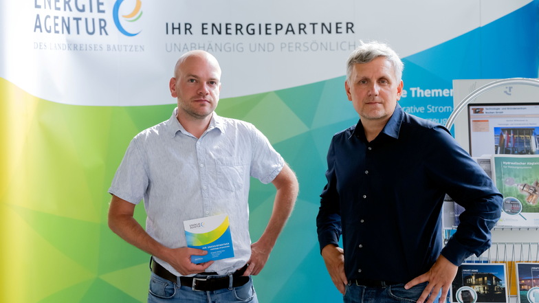 Projektmanager Marcel Bellmann (l.) und Leiter Michael Paduch bekommen ab Juli 2023 für die Energieagentur Bautzen kein Geld mehr vom Landkreis. Nun wollen sie nach neuen Möglichkeiten der Finanzierung suchen.