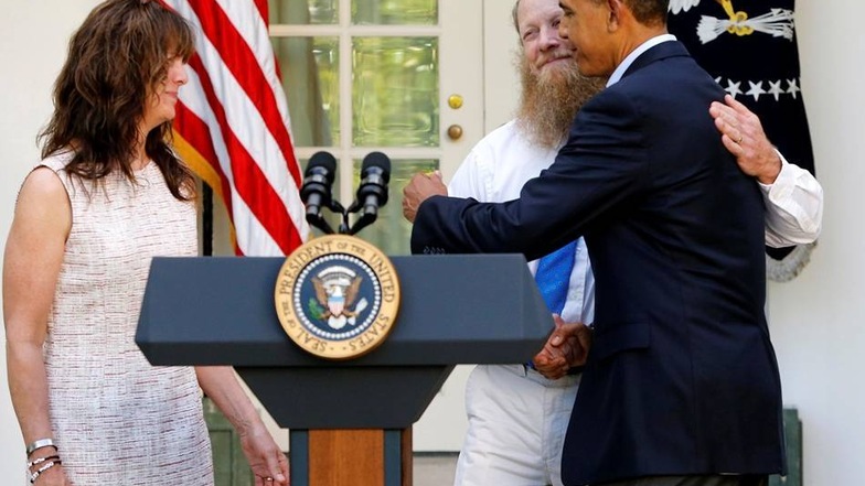 US-Päsident Barack Obama empfing die Eltern des befreiten Soldaten im Weißen Haus. Das Treffen war sehr emotional. Obama umarmte Bob Bergdahl und dessen Frau Jami bevor er sich mit einer Rede an die Öffentlichkeit wendete.