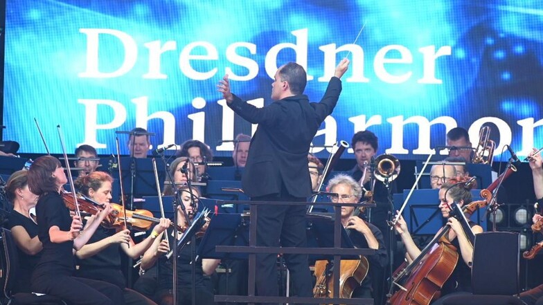 Nach Hilberts Rede spielte die Dresdner Philharmonie.