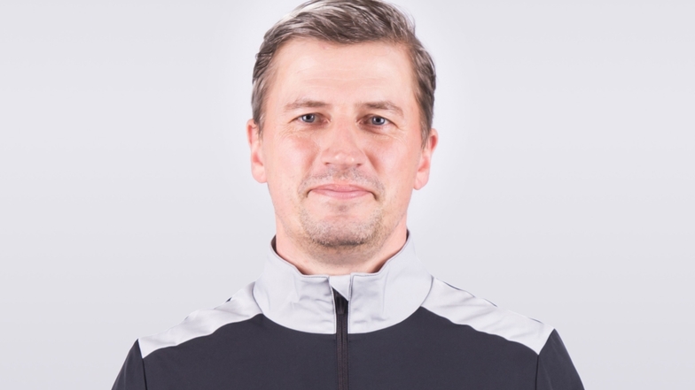 Jens
Schwabe (47)
Trainer
1,76 m/79 kg

für Niesky:
286 Spiele/267 Tore/421 Assists