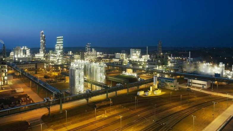 Am Standort Nünchritz produziert Wacker Silicone und Polysilicium.
Von 2022 an wird der Chemiekonzern dort auch Hybridpolymere für Kleb- und Dichtstoffe herstellen.