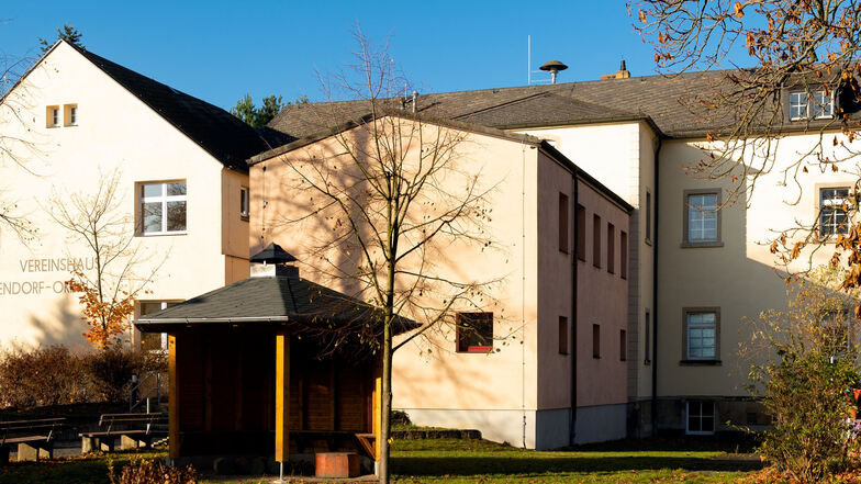 Im Erdgeschoss des Vereinshauses in Ottendorf-Okrilla soll ein Kindergarten entstehen. Doch noch steht nicht fest, wie viele Kita-Plätze überhaupt benötigt werden.