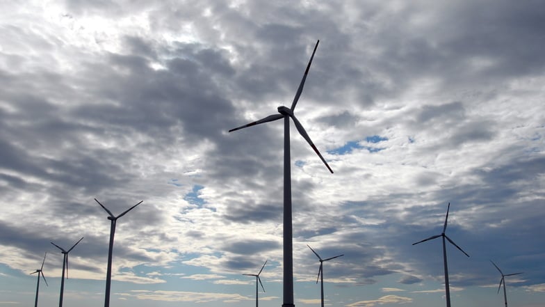 Auf dem Windfeld Sohland stehen derzeit neun Windräder. Nun soll eine größere und effizientere Windkraftanlage gebaut werden.