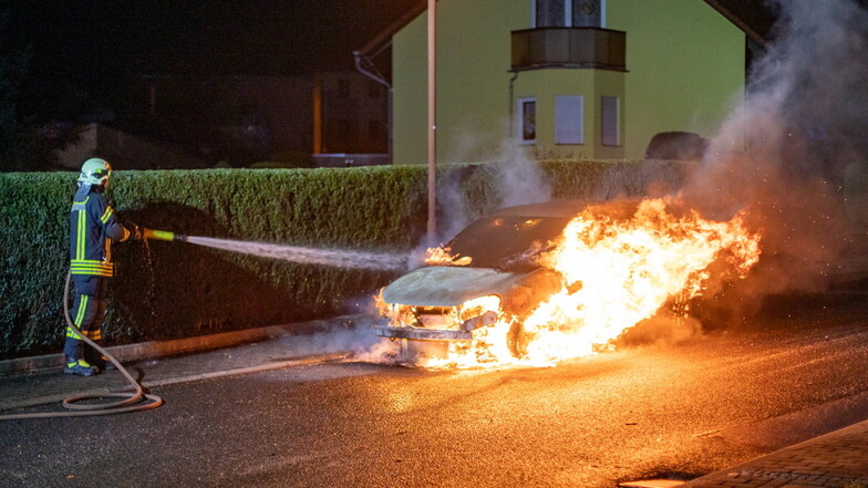 Bischofswerda: Auto vollständig ausgebrannt