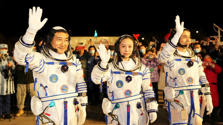 China startet seine bisher längste Weltraummission