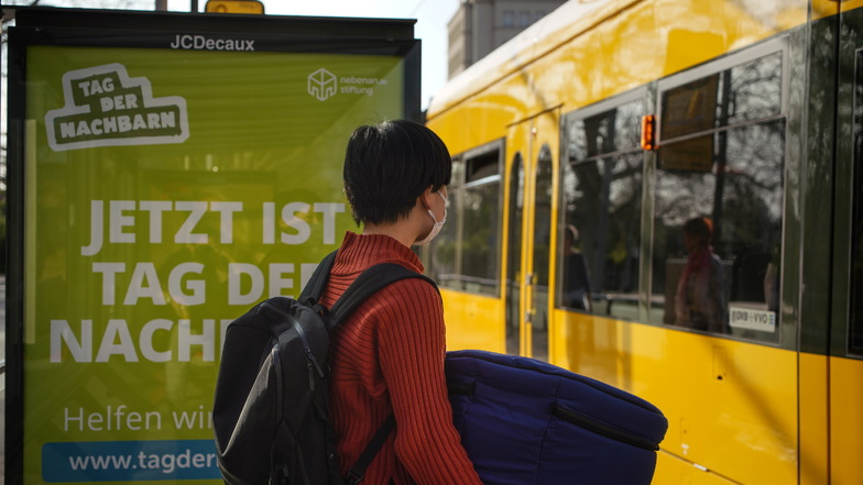 Haltestellen sind beliebte Werbe-Objekte - in Dresden gibt es nun einen Kampf darum.