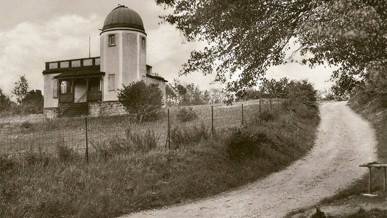 Die Glashütter Uhrmachervereinigung Urania ließ zwischen 1904 und 1910 die Sternwarte auf dem Ochsenkopf errichten. Sie wurde 1910 eingeweiht.