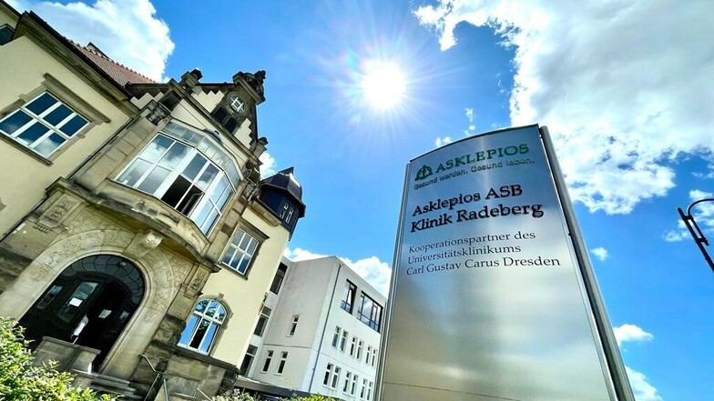 Die Asklepios-ASB-Klinik in Radeberg hat derzeit auch mit krankheitsbedingten Personalausfällen zu kämpfen.