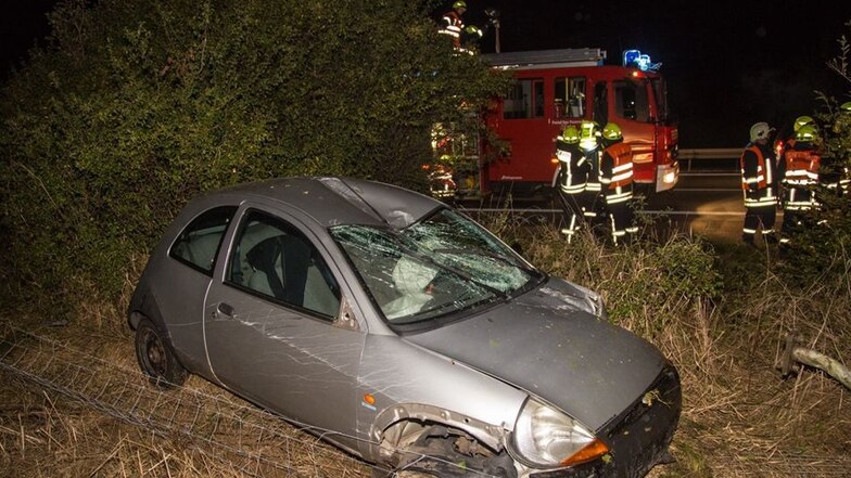 Drei Stunden nach dem ersten Unfall verlor am Stau-Ende eine Ford-Fahrerin die Kontrolle über ihr Auto.