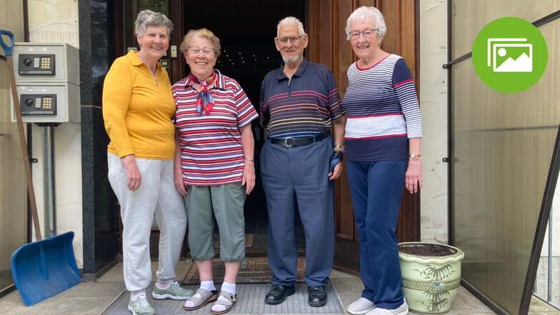 Waltraud Haude, Brigitte Böhmer, Jürgen Bartusch und Giesela Menze (v.l.n.r.) sehnen sich wieder in ihr Ebersbacher Senioren-Idyll zurück - fühlen sich in der Felsenmühle aber gut aufgehoben.