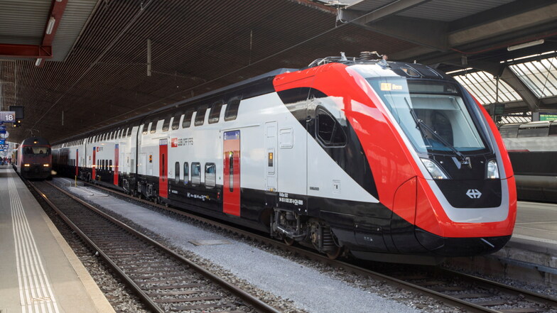 Problembehafter Großauftrag: 2010 hatten die Schweizerischen Staatsbahnen (SBB) 62 Doppelstockzüge bestellt. So rollten sie in Görlitz aus dem Werk.
